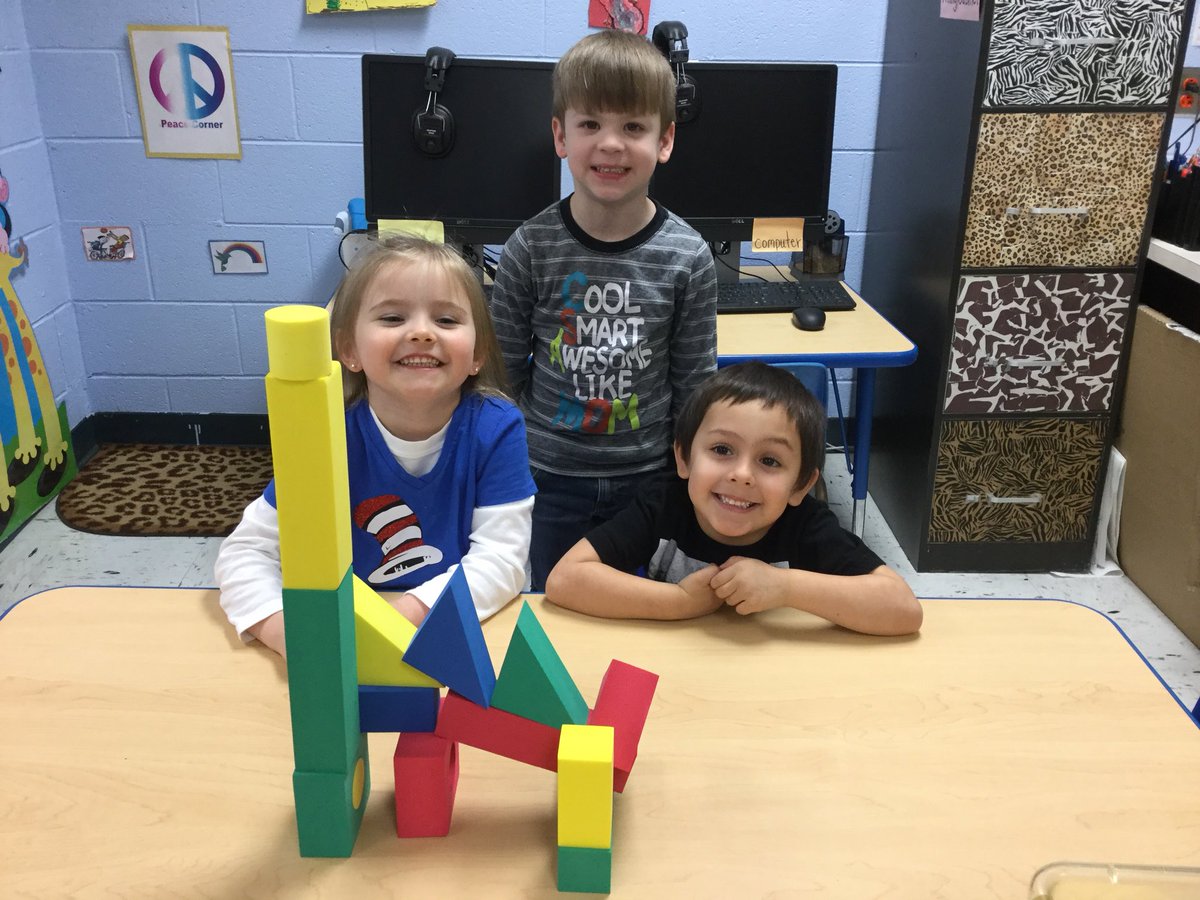 MurrayPreK's tweet photo. Mrs. Steelmon and Mrs. April's class had fun learning about 3D shapes this week!! #murraycoprek #murrayproud #classof2031 https://t.co/4lerQ6le3l