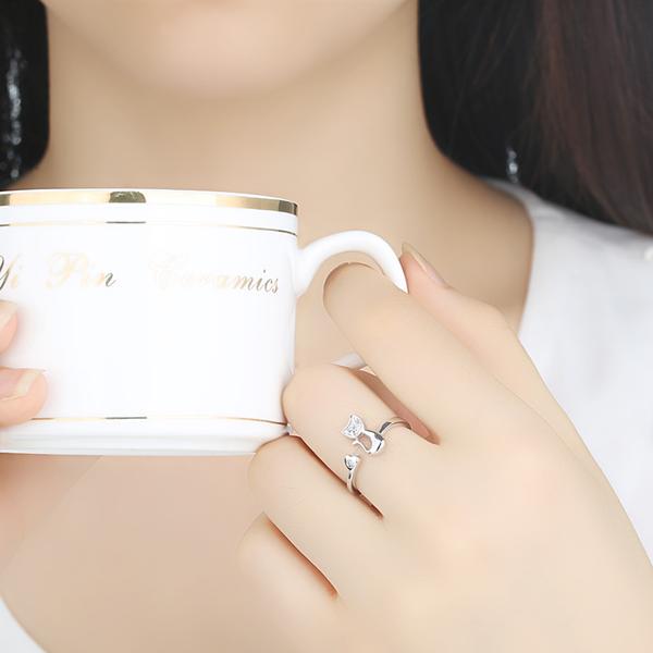 WomenManFashion's tweet photo. Something to bright with a #CrystalTopCatRing ๐๐
Claim yours here => https://t.co/M21TLf6oF8 with a 10% off #februarydealโ
#womenmanfashion #catlovers #cat #silverrings #silverplatedring #women #womenring #ring #jewelery #sea #ocean #gifts #travel #cute #sports #winterolimpics https://t.co/WZ5D257yp1