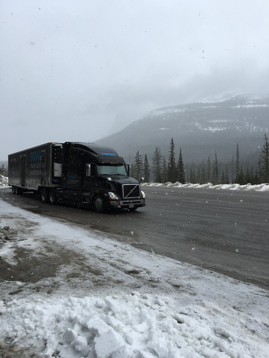 TotalFineArts's tweet photo. WOW! Winter wonderland! Our drivers take in some amazing sights on our long distance shuttles. #TOTALviews #TOTALbehindthescenes #artshipping #artgalleries #museums #museumwork #arthandling #artworld #ontheroadagain #crossCanada https://t.co/MVAYCe0SxS