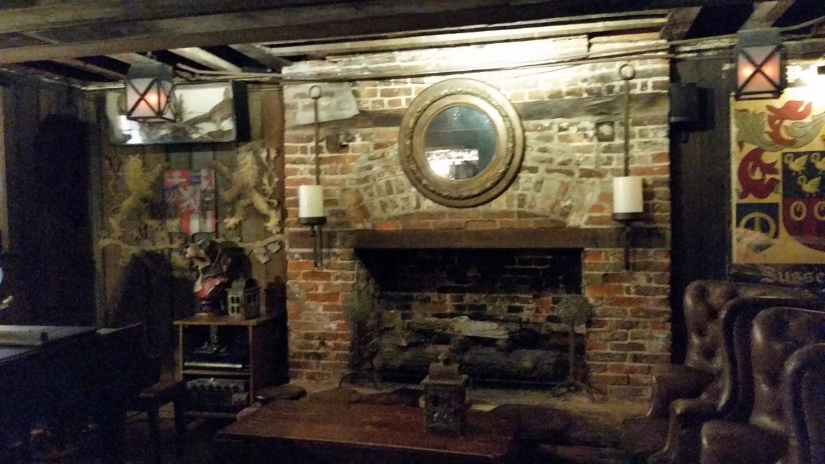 Pissarro15's tweet photo. @Writer_DG @AlabamaSassies Built in 1771 I can just see Jamie and Claire dining here https://t.co/t5kJ8EoHPi