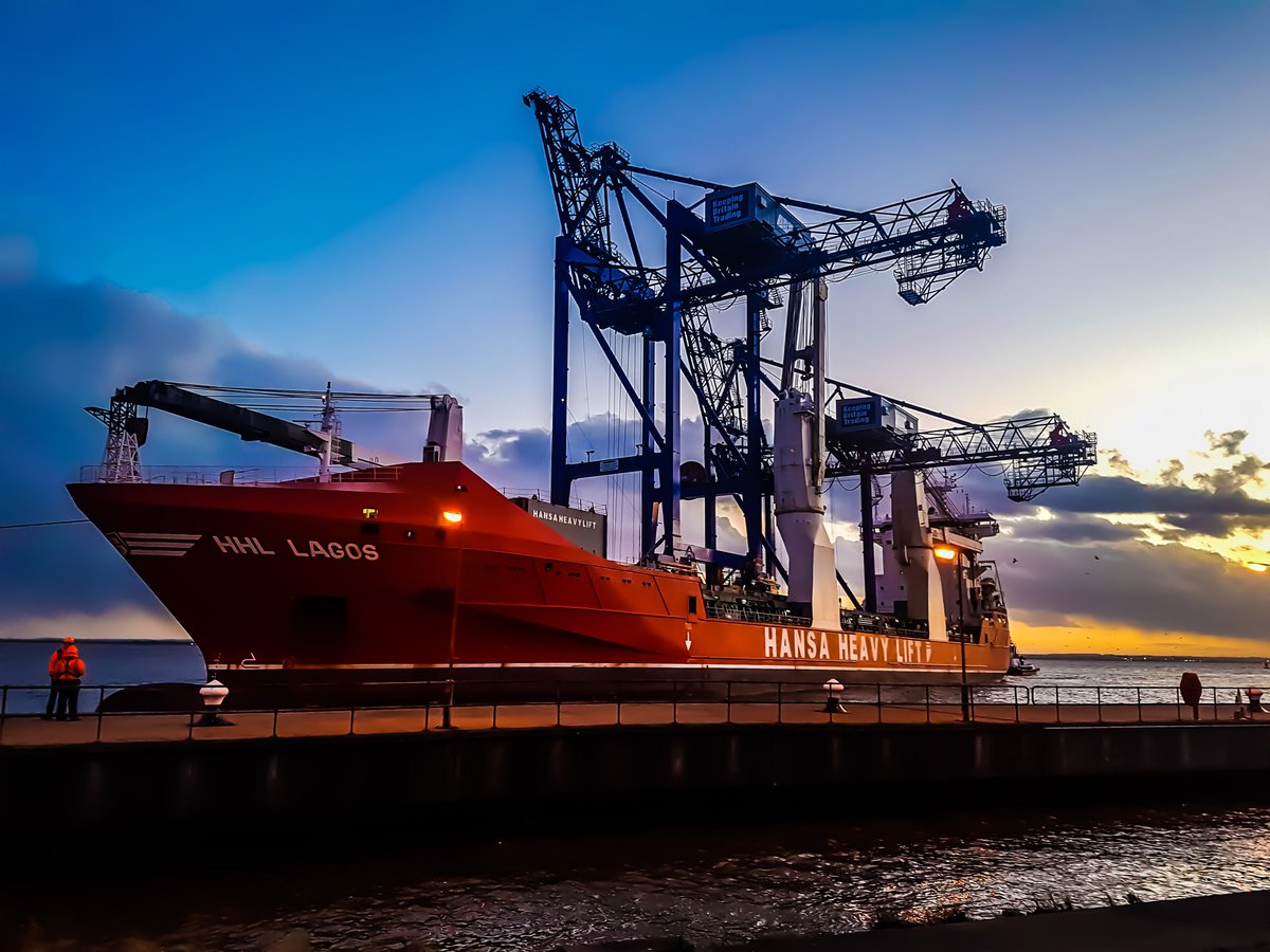 Longshanks_Hull's tweet photo. HHL Lagos delivering 2 new Liebherr STS gantry container cranes to Hull Container Terminal UK. @ABPHumber @abports21 @LH_Maritime @Liebherr @Liebherr_GB https://t.co/xZ8yh8ArMA