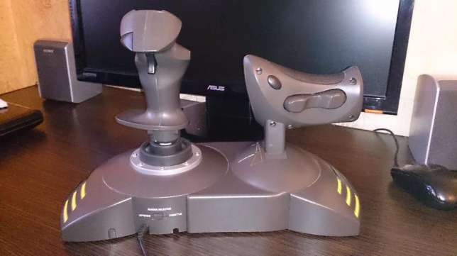 TMThrustmaster's tweet photo. We need the flying gamers 🛩 on this one! For our #TBT of the week, here's an old model that only the real Captain will know! Give us your guess! #Thrustmaster #FlySim   2⃣ https://t.co/zZffLBWvpu