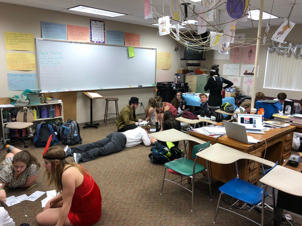 spsjetpride's tweet image. Check out the junior English class and their Gatsby Party. They were learning games of the times. They also did a little dancing as they reviewed material from The Great Gatsby. ow.ly/3dfT30iqMrA #JetPride #WriteYourWay