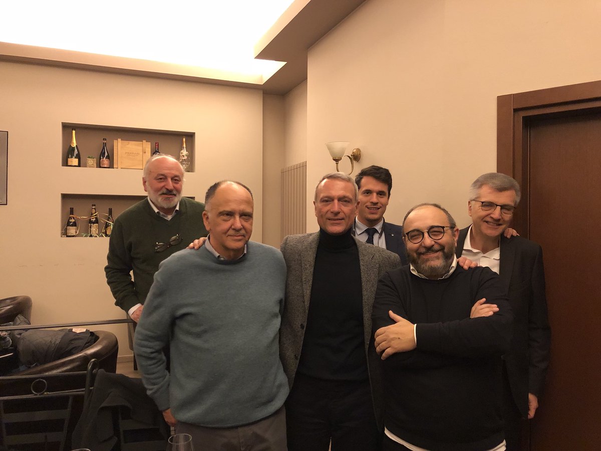 Con amici al #CaffèBosisio! Grazie! <a href="/r_nurra/">Raffaele Nurra</a> e tutti gli altri #duridabattere!