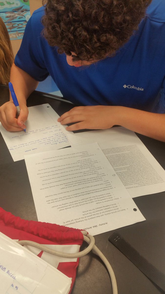 krob5570's tweet photo. Purposeful Collaboration in Anatomy today! Analyzing and collaborating key points on skin articles to present to class. #ahsliteracy https://t.co/vw9PFedSAM