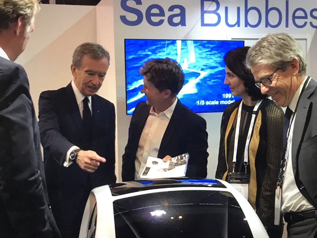 Alain_Thebault's tweet image. #VivaTech 2016 : @SeaBubbles powered by @EmmanuelMacron 🇫🇷 , Bernard Arnault &amp;amp; @MA_Jamet Thanks to #LVMHtech / #VivaTech 2017 1st flight of the prototype with @Anne_Hidalgo onboard 🏄‍♂️ / During @VivaTech 2018 , a #Seabubble fleet on @Paris Seine River 🚀 #StartUpNation