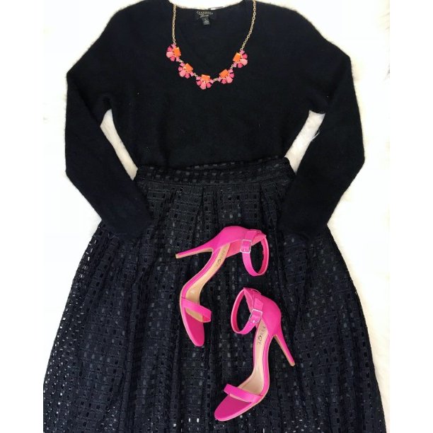 This outfit is perfect for transitioning weather! Details:
.
Charter Club cashmere sweater size L: $16.00
New Yor...