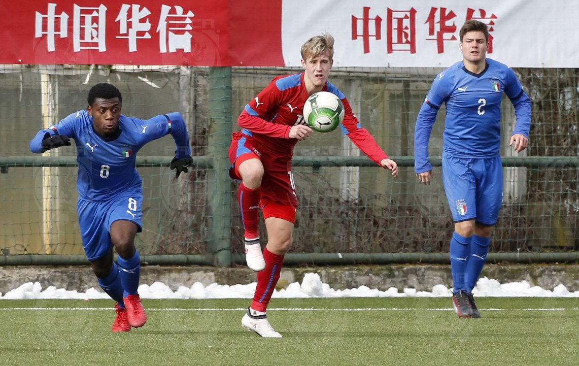 GiovaniBN's tweet image. 🇮🇹 #Under17 - Vinta la seconda amichevole contro la Repubblica Ceca, rimontando la rete dello juventino Nicolas #PENNER.

In campo nell'Italia:

🇩 Paolo #GOZZI IWERU
🇨 Giuseppe #LEONE
🇦 Nicolò #FAGIOLI

#Juventus