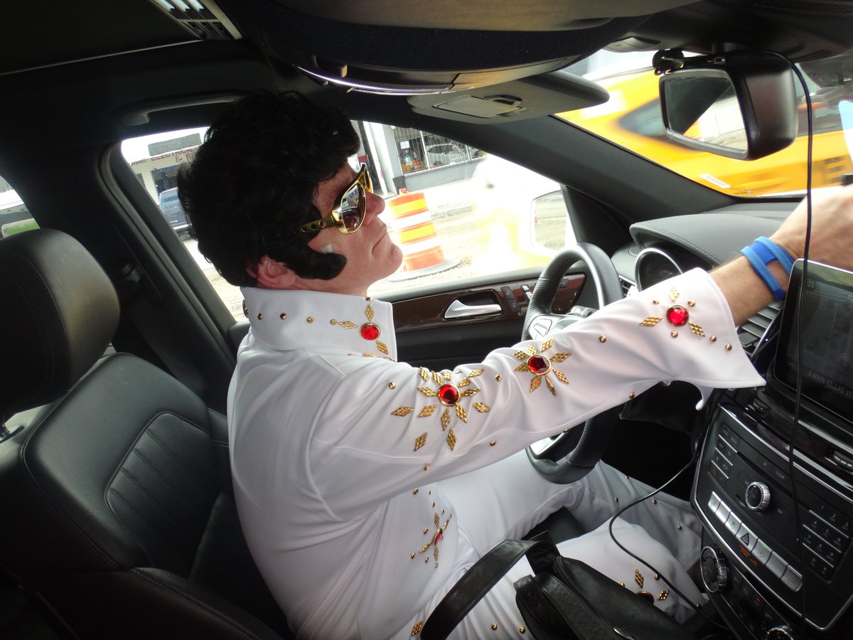no1bloke's tweet photo. Elvis loves @avis and drives @MercedesBenz loving the #doubleupgrade with the #PresidentsClub great #reward for #brandloyalty #rentalcar #hirecar #GLS450 https://t.co/5j4pVZglcX