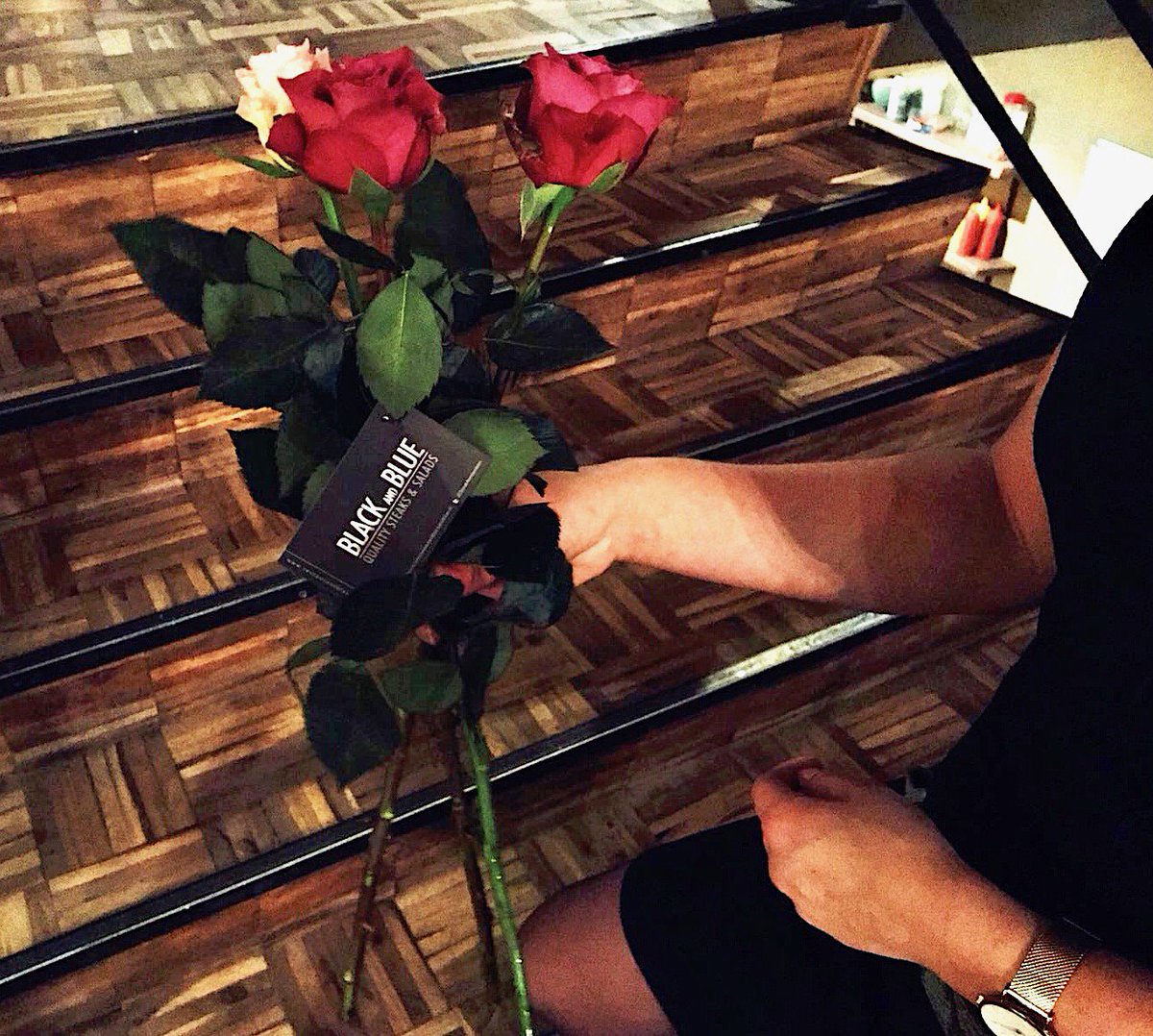 SteakAmsterdam's tweet photo. Wat kijken we fijn terug op gisteren! Voor veel gasten hún Valentijn kunnen zijn 😍 https://t.co/ZSZIY0rvdB