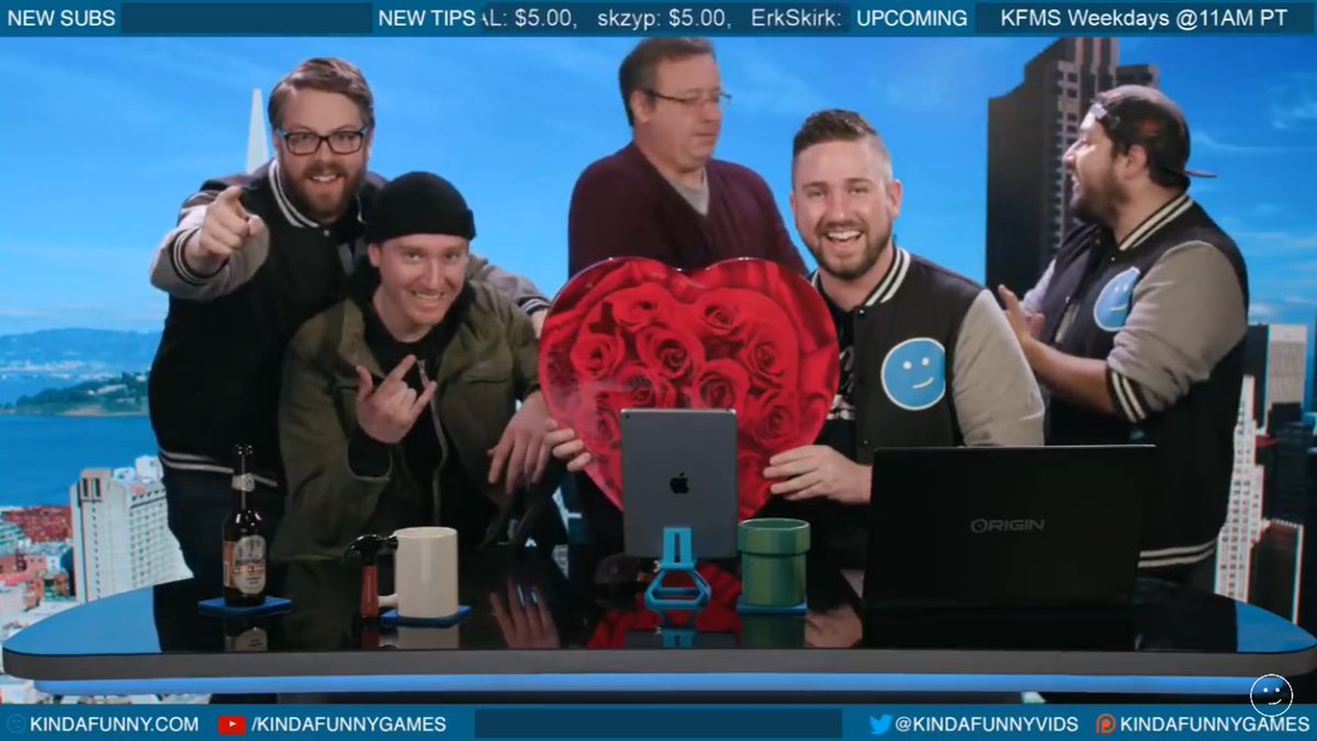 TheMagic_Clover's tweet photo. Love you guys!! Shitty screen cap. #GangShit #TheRogueOne #LetJoeyTalkAboutP5
@KindaFunnyVids https://t.co/ypMHM4R7Mr