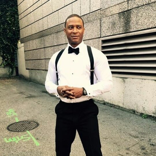 paulblackthorne: "The juxtaposition of a dingy alley with that dashingly handsome fella <a href="/davidpaulramsey/">David</a> - the grand dude! #Arrow"
[instagram.com/p/BfOdPBUnV_X/]