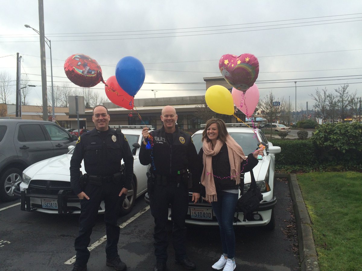 LynnwoodPD's tweet photo. On our way to wish our Chief for a Day a Happy Birthday! https://t.co/WfoNTvmGCE