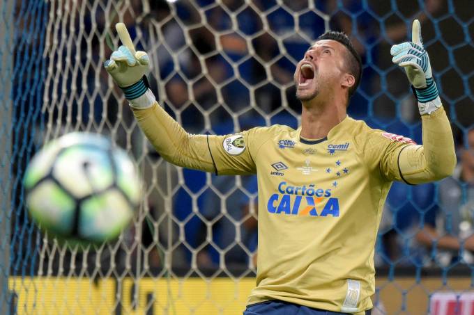 E essa hashtag #FabioOMelhorDoBrasil no topo dos trending topics?!😍 
Ne-nhu-ma dúvida!! Fábio é o melhor goleiro do Brasil!😍💙🦊 #FabioOMelhorDoBrasil 🙌#FechadoComOCruzeiro #Cruzeiro