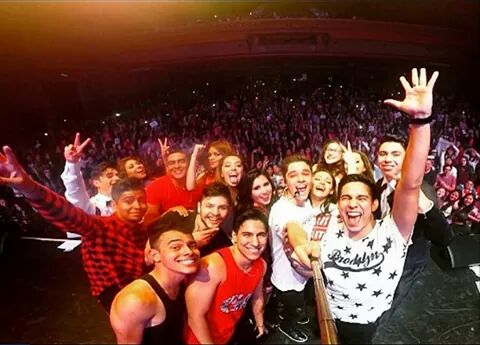 jessica_mizanin's tweet photo. @hoyerofficial 3 años de tu primer concierto! 3 años de nuestra promesa y aquí seguimos a tu lado...💖💕🌟🎶 15.02.15 #TeamHoyer2014 #IPromiseYou #AlexHoyerEnElMetropolitan https://t.co/CIw0qbbjfE