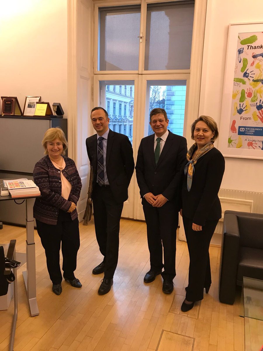 TalyaLador's tweet photo. Danke @AustrianDev Leiter #Ledolter für das interessante &amp; fruchtbare Gespräch mit @AmbYuvalFuchs. Wir schauen zuversichtlich auf zukünftige Kooperationen zwischen 🇦🇹 und 🇮🇱 https://t.co/GeO3Kyiez6