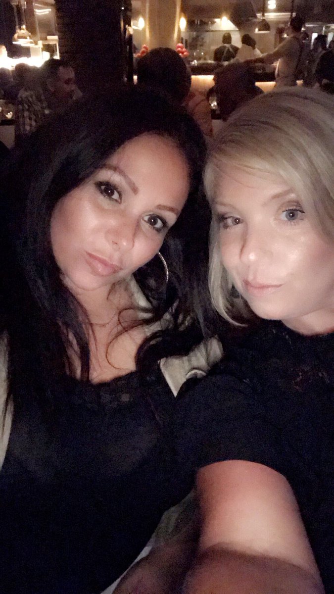 sinygirl16's tweet photo. Hate saying goodbye 💜🌴☀️ but luckily it’s see ya soon ... will be back in less than a month.. w/ @Maddiezukowski @gabbieluvsyou20 @ashleyyerb @LaurenZerfass can’t wait to have my toes back in the sand w/ turquoise sea ☀️🌴🐠💋#springbreakSouthBeach #Miami https://t.co/ISoIZhm9IN