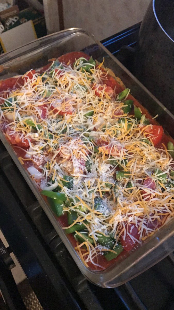 cwilson711's tweet photo. I made low carb "crustless" pizza for dinner last night. It turned out pretty yummy! #pcm485 https://t.co/1GDppAnqgz