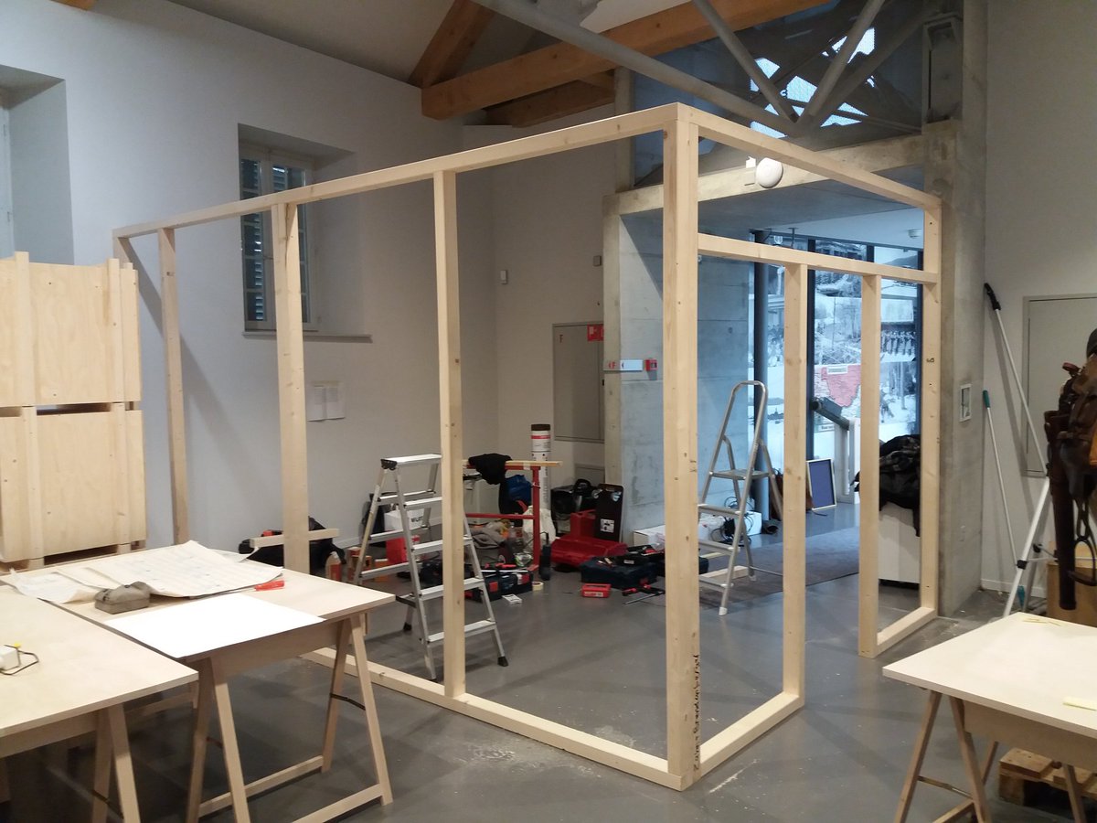 Die Montagearbeiten haben begonnen. #Ausstellung #nmb_pho