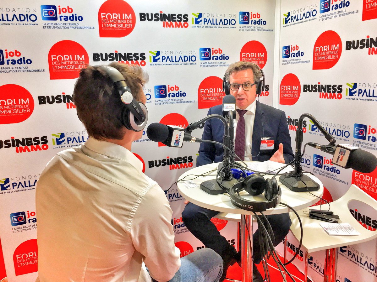 B_Duchatelet's tweet photo. Belle édition du #ForumMetiersImmobilier18 !
Ravi des talents rencontrés pour #EngelandVolkersParis !
Merci @businessimmo &amp; @enquetedappart &amp; @Jobradio_emploi &amp; @radioimmo ;-)
#EngelJobs #RealEstateJobs #EngelVolkers https://t.co/CNdwAQvCrM