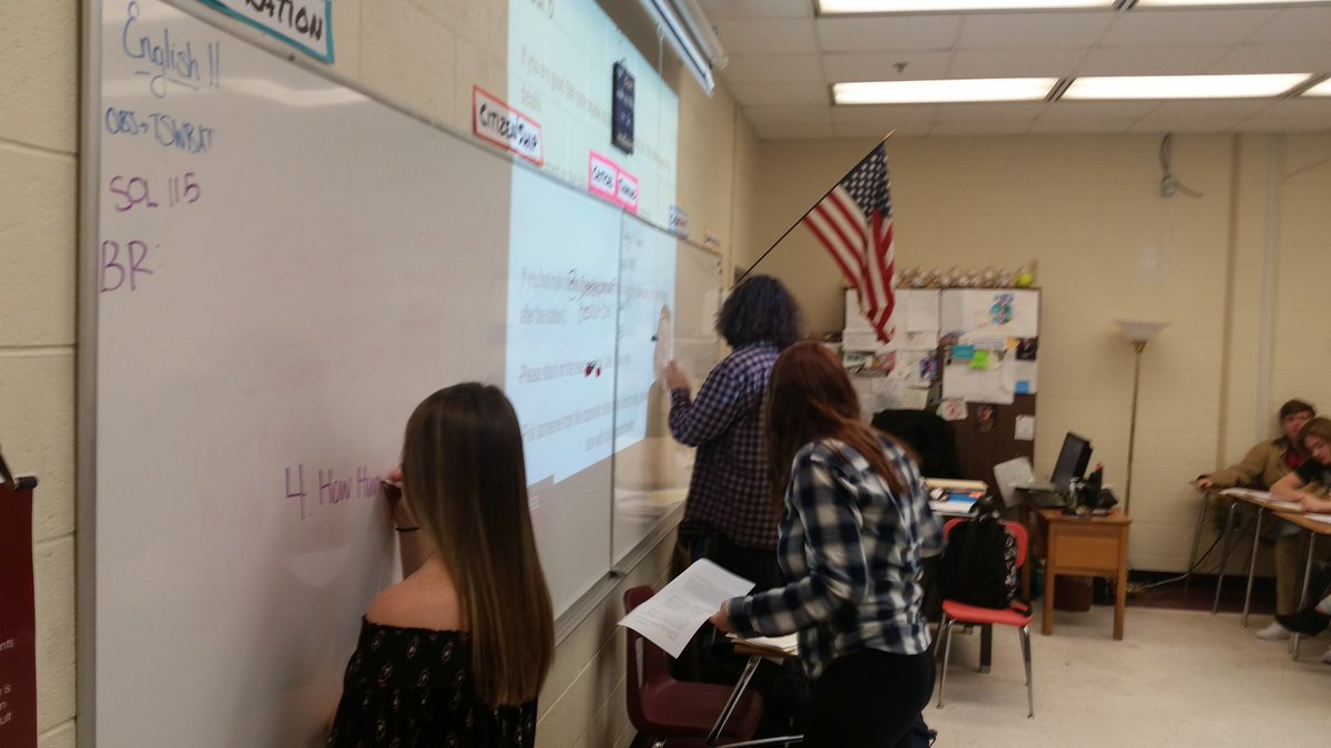 AmbrogioWLHS's tweet image. Belated post!! 6th hour worked it OUT yesterday with helping classmates and participation! #studentleaders #skillpractice #feelgoodteachgood #sixthour #verbtense #commas #combiningsentences