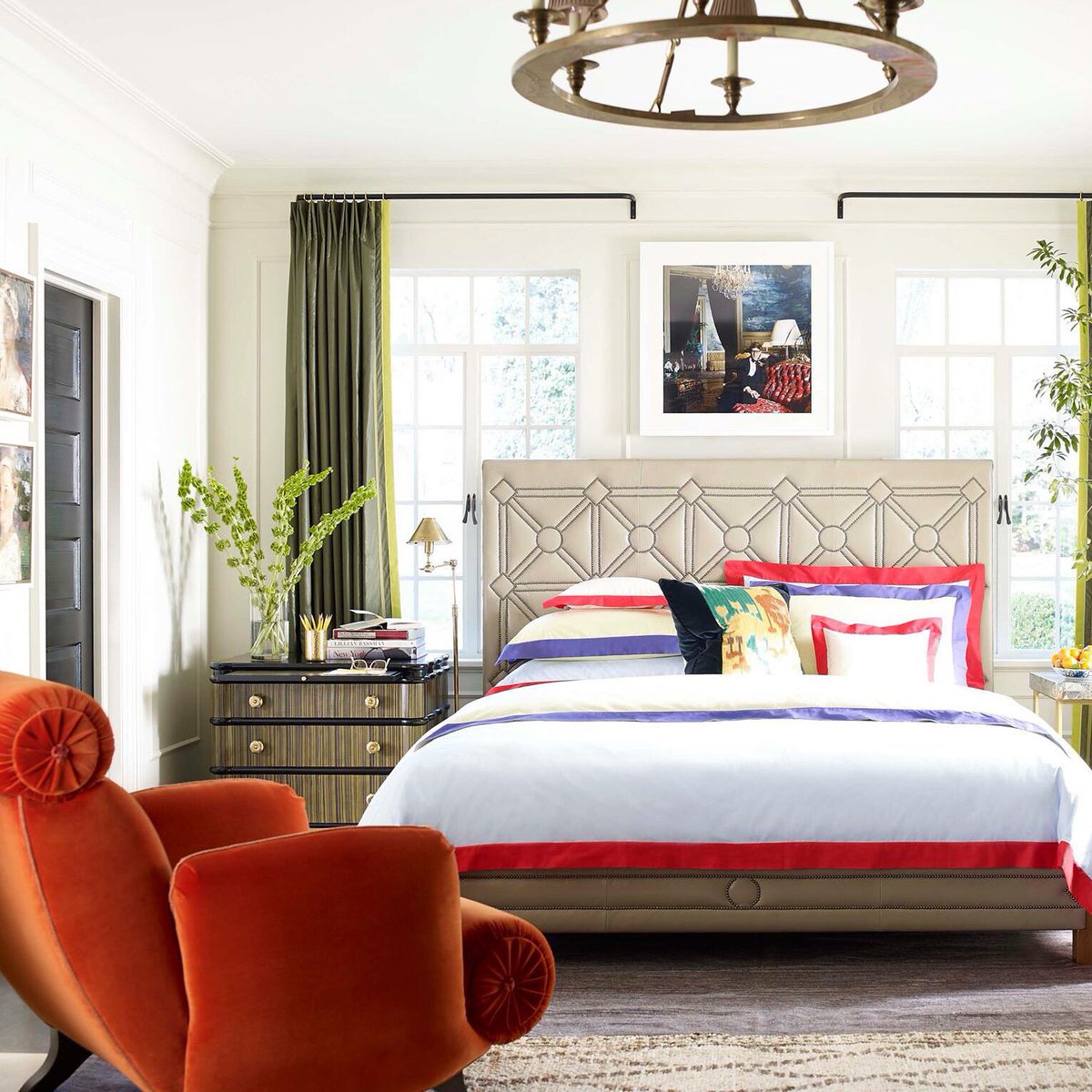 Details that deliver: a POP of color and handcrafted design. 💥#JeffreyBilhuberForHenredon #Henredon