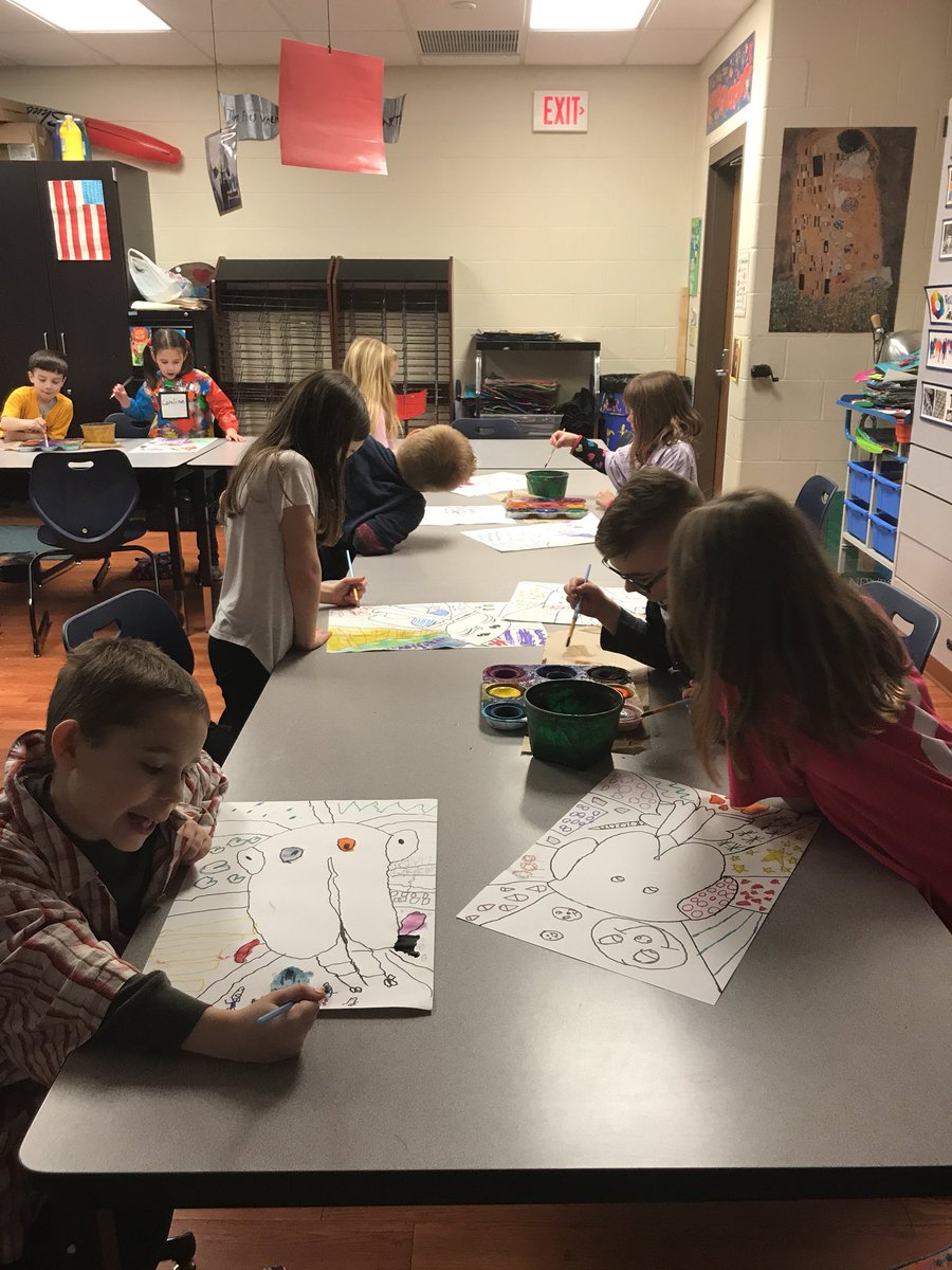 hrartstudio's tweet image. Mrs. Dean’s class started painting their cat and dog portraits in the style of Romero Britto! #patternfun #welovepainting @romerobrittoart