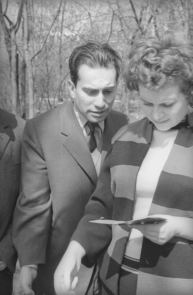 Douglas Griffin on X: Defending World Champion Mikhail Tal, pictured with  (I think) his wife Sally Landau, during his title match v. Mikhail  Botvinnik. Moscow, April 1961. (Photographer: M. S. Okushko; source