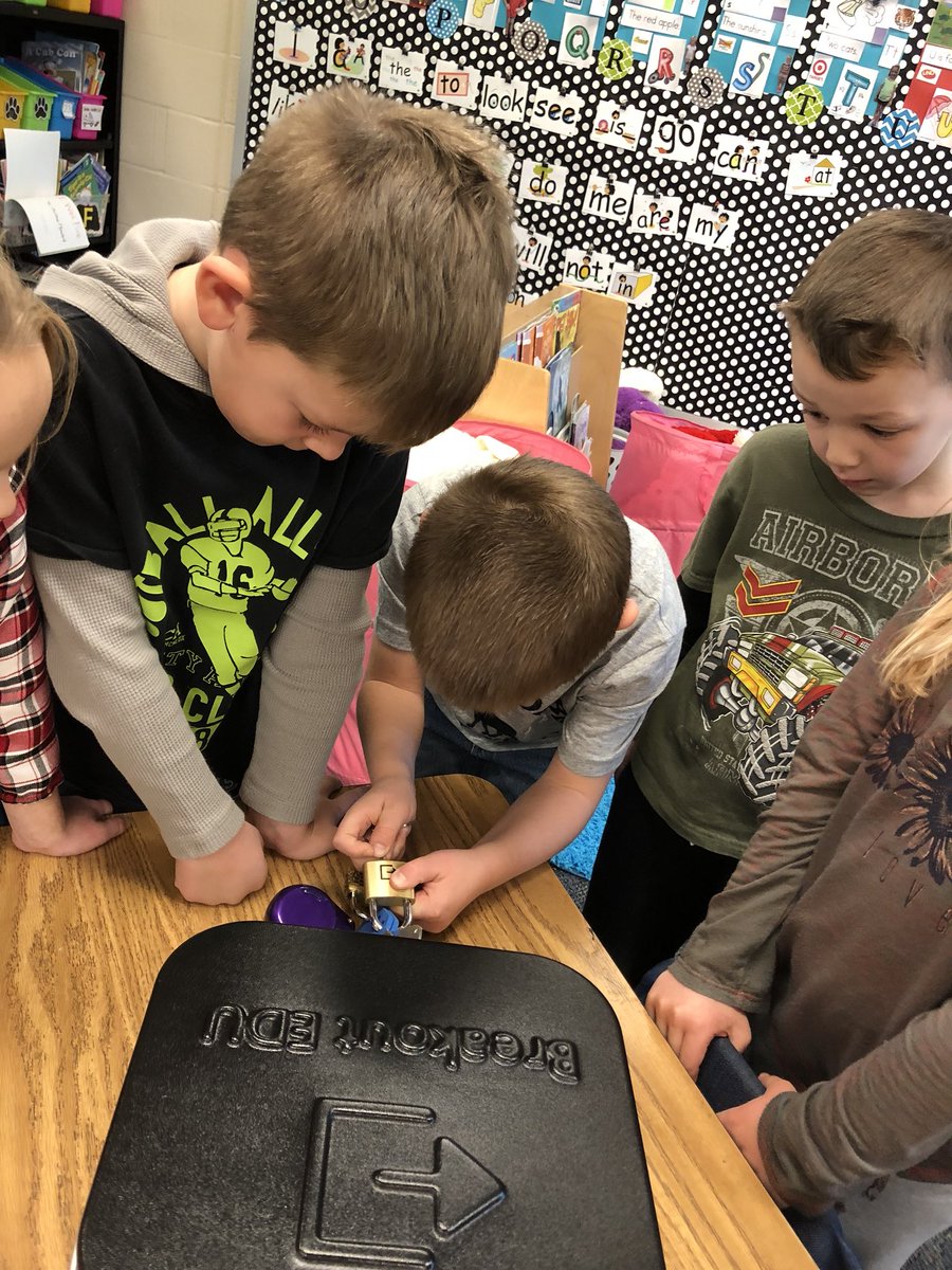 sixthgradeWLE's tweet photo. Authentic problem solving today.  #webrokeout #teamwork #ilovekinders https://t.co/1rDCgVwwVA
