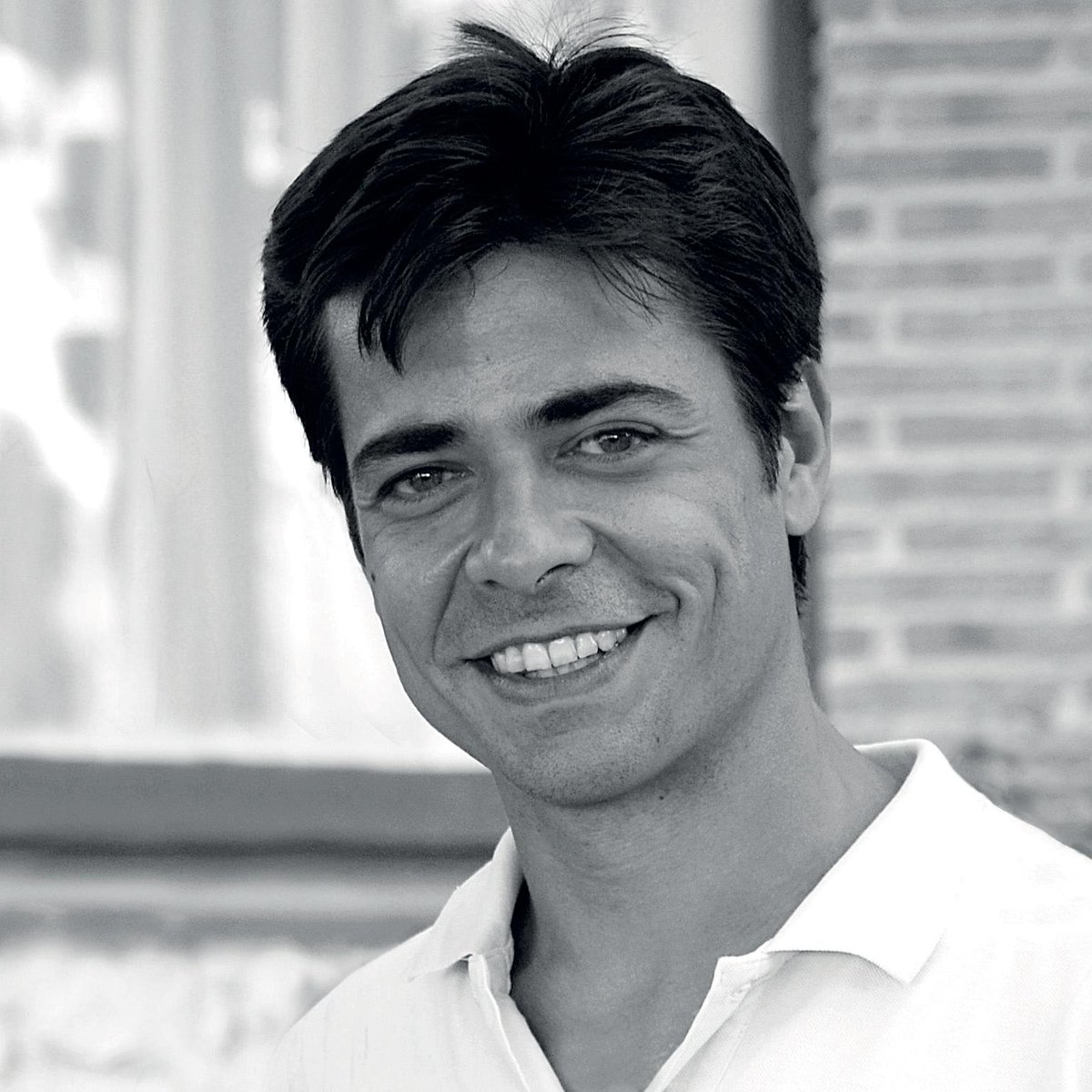 cultorocom's tweet photo. Ignacio López presenta el documental "Al vuelo tu capote" https://t.co/Na53aEXWRs https://t.co/m4wb7CyiqW