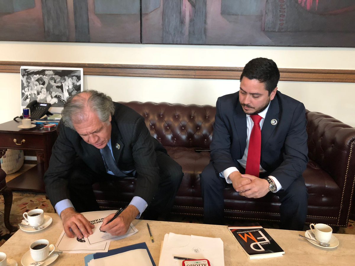 resistenciaveof's tweet image. Organización Resistencia Venezolana estuvo en la @OEA_oficial presentando un informe al Sec. General @Almagro_OEA2015, respecto a la crisis humanitaria así como su visión para lograr la ruptura del régimen y de la dictadura en esfuerzos mancomunados con la comunidad internacional