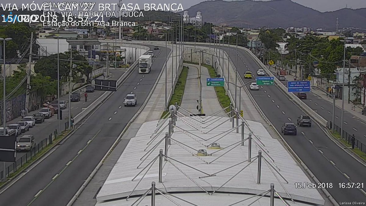 ViaRioo's tweet photo. Saindo de Bangu para a região da Barra? #TransOlímpica livre. Trânsito bom na via expressa nos dois sentidos. https://t.co/PbtCGTpFVy