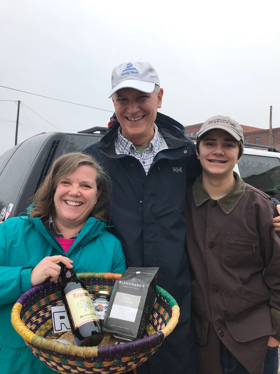 HomeFieldsrva's tweet photo. Finally delivered the “We Love RVA” basket to our Facebook winners. Congrats to the grateful Gates family for winning!!!! Blanchard's Coffee, Legend brown ale, Agriberry Farm preserves, and gift certificates to The Boathouse and Shyndigz! So much to love #rva ❤️ #rvarealestate https://t.co/crwL8oW0fN