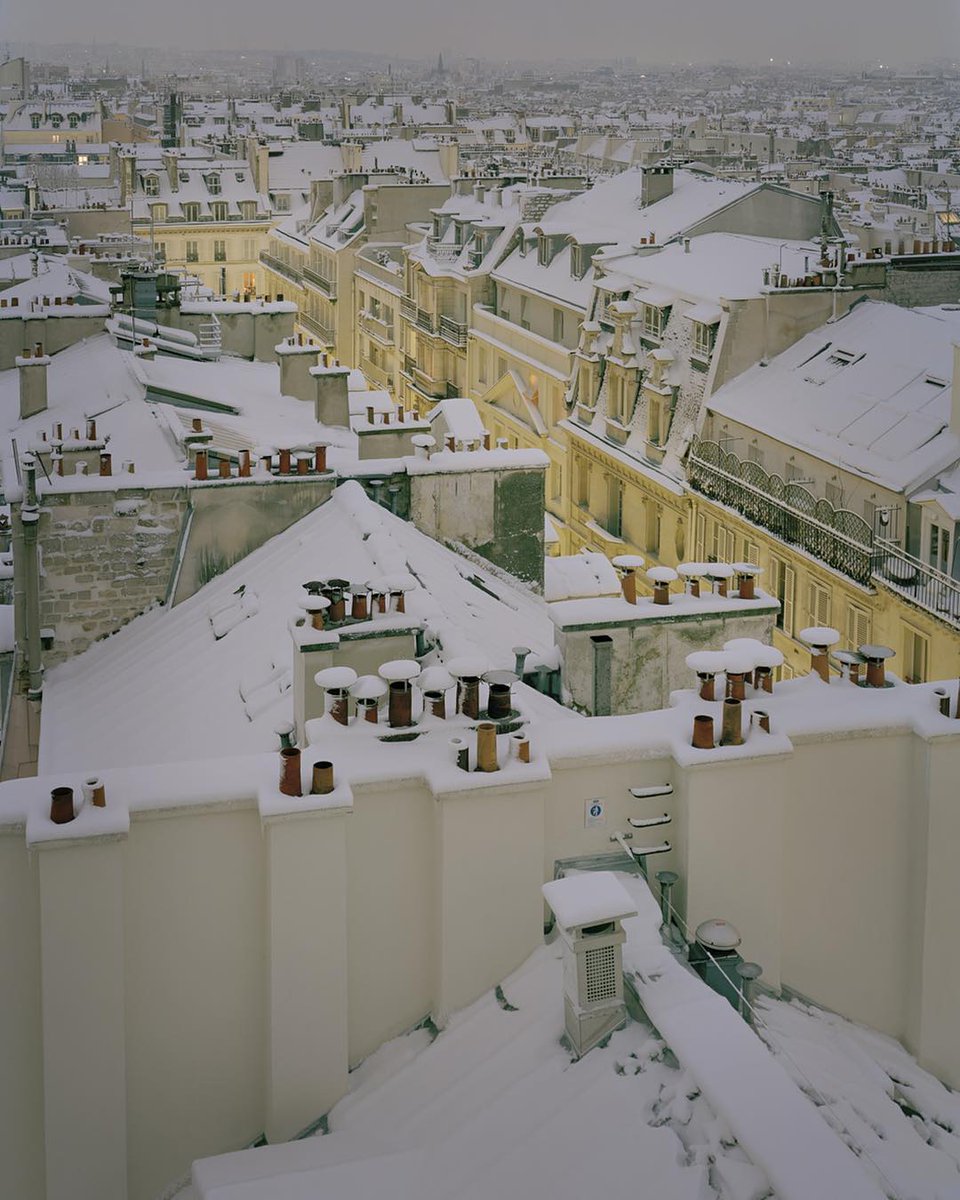 MikaelDemenge's tweet photo. Paris sous la neige - Paris in the snow #toitsdeparis #rooftopsofparis #parisouslaneige - Photo @alaincornuphoto https://t.co/DCi7GDUhOS