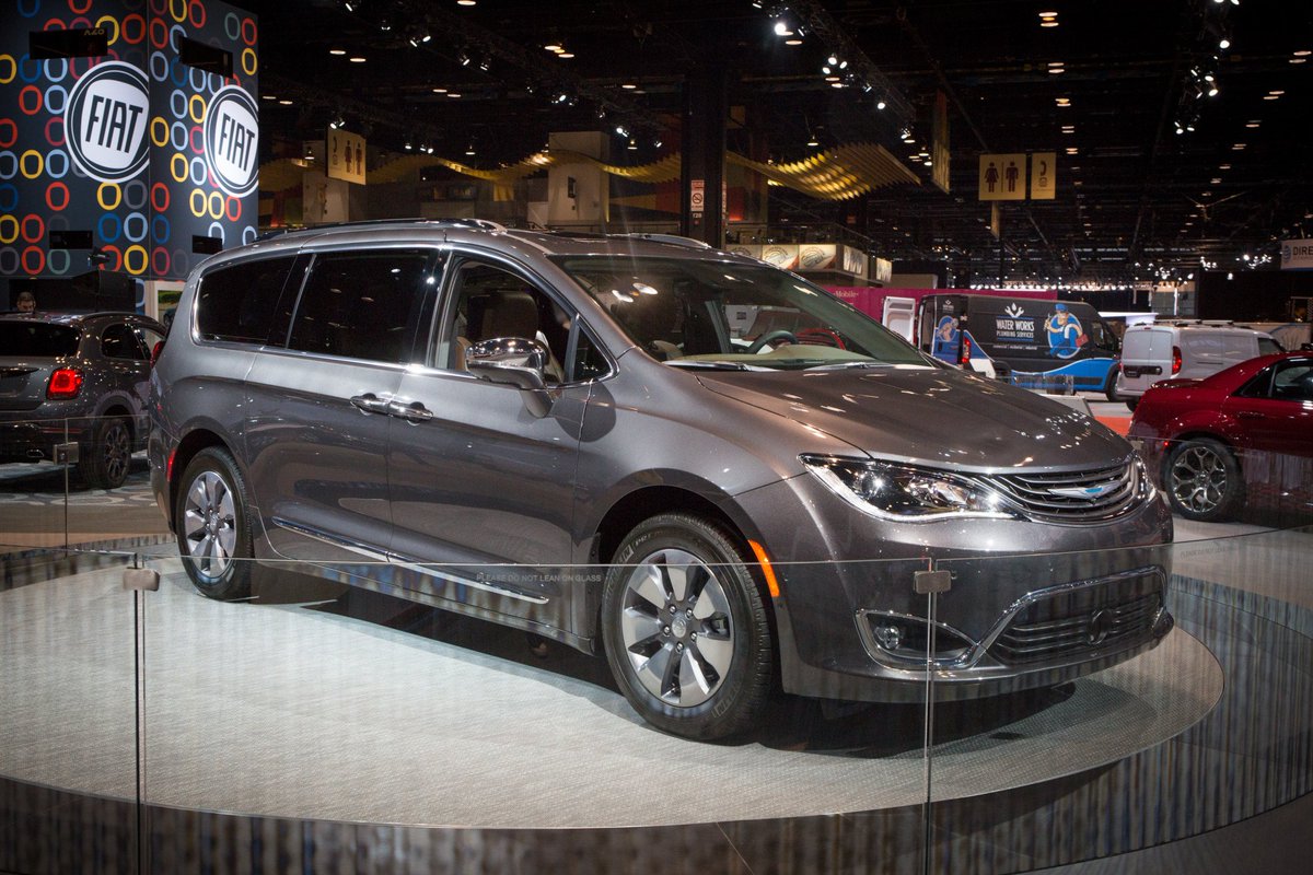 StellantisFleet's tweet photo. Look what breezed into the Windy City for #CAS2018 — America’s first wheelchair-accessible #hybrid minivan, the #Revability Advantage @Chrysler Pacifica with upfits by @revgroupinc. Learn more: https://t.co/1ZDoRor3V8 https://t.co/nyHfoTMRFy