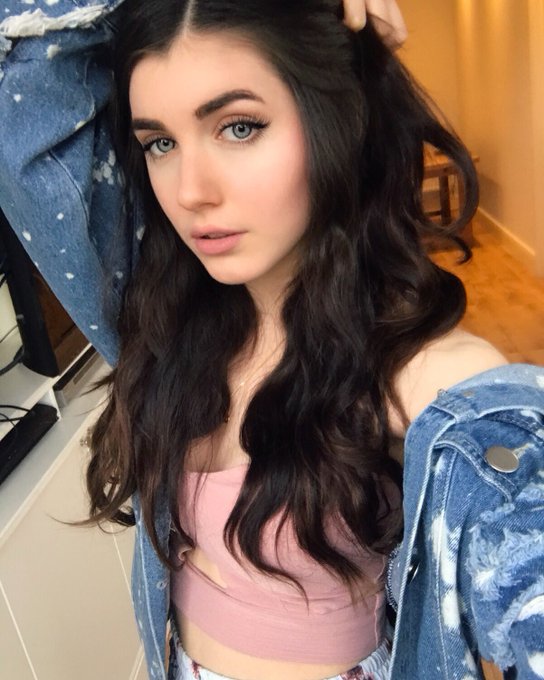 Are the Valentine&rsquo;s day captions over yet? https://t.co/SZb3t6gfBI<a href="/tag/nuevafotodeperfil"class="tags"><span>#nuevafotodeperfil</span></a>