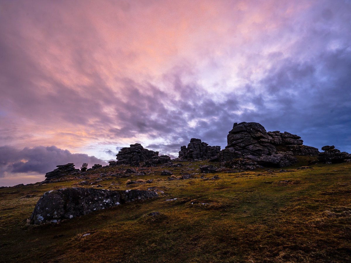 Truly spoilt by the stunning sunrise on Hound Tor, Dartmoor this morning. What a beauty! The PERFECT spot for stargazing - get ready, the optimum time is tomorrow. ⭐📸 #HoundTor #Dartmoor #Stargazing #Photographer