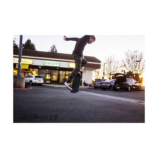 JonJinBae's tweet photo. We All Fly | We All Try

#VSCO #VSCOCam #Skating #Skateboarding #Parkinglot #LiveAuthentic #Moodygrams #Discover #ExploreToCreate #ExploreEverything #TheOutBound #TheCreatorClass #Wanderlust #VisualsOfLife #AGameOfTones #LosAngeles #Socality #Coffee #Ora… https://t.co/4cTqUk7msh https://t.co/r8VPQSKR5T