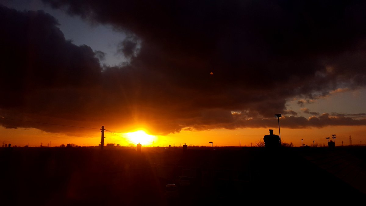 <a href="/HARTResearch/">Jacquelyn Allen-Collinson 🏞️🌼🇪🇺🎸</a> <a href="/CatherineEsse/">Catherine Street</a> <a href="/LincsSkies/">Lincolnshire Skies</a> <a href="/sjholt50/">Stephanie Holt🦊</a> @MelAyto @Dr_HLO <a href="/suzawelch/">suzawelch</a> <a href="/EarthandClouds/">Earth and Clouds</a> <a href="/StormHour/">#StormHour</a> <a href="/AndreaCConnolly/">Andrea Connolly</a> <a href="/Rubyslippers82/">Ruby Slippers</a> @SandraLileas <a href="/merdeme67/">Claudia Fiasco Ph.</a> <a href="/SkyScapes2/">#SkyScapes</a> Lovely! And very similar to out skies earlier too 😍 happy Thursday 😊