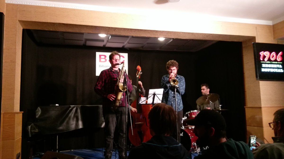 BJC_jazzclub's tweet photo. RT @nikerebai: #SOSBJC Comienza el concierto de Voro Garcia 4tet. La asociacion continúa pidiendo apoyo económifo para acabar la temporada https://t.co/BlB4VLqAgn