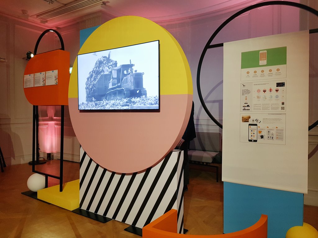 TonyLemale's tweet photo. Ce soir nous sommes à la Monnaie de Paris, pour la remise des prix #concoursorangedesign ! Magnifique lieu et scèno pour dévoiler les lauréats du concours autour de l'idée de réinventer l'argent, large sujet #design https://t.co/f7N11pUbLc #EspritDesign