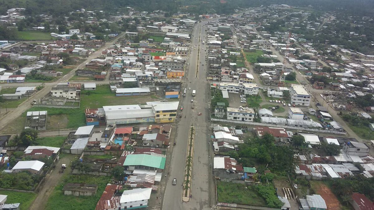 PoliciaEcuador's tweet photo. #GraDJaramillo #CmdtZona1 realiza sobrevuelo de supervisión de los controles móviles sobre la vía San Lorenzo-Esmeraldas,  se puede apreciar la presencia policial en los sectores de Calderón, Mataje y Borbón https://t.co/VEGZRqJpAm