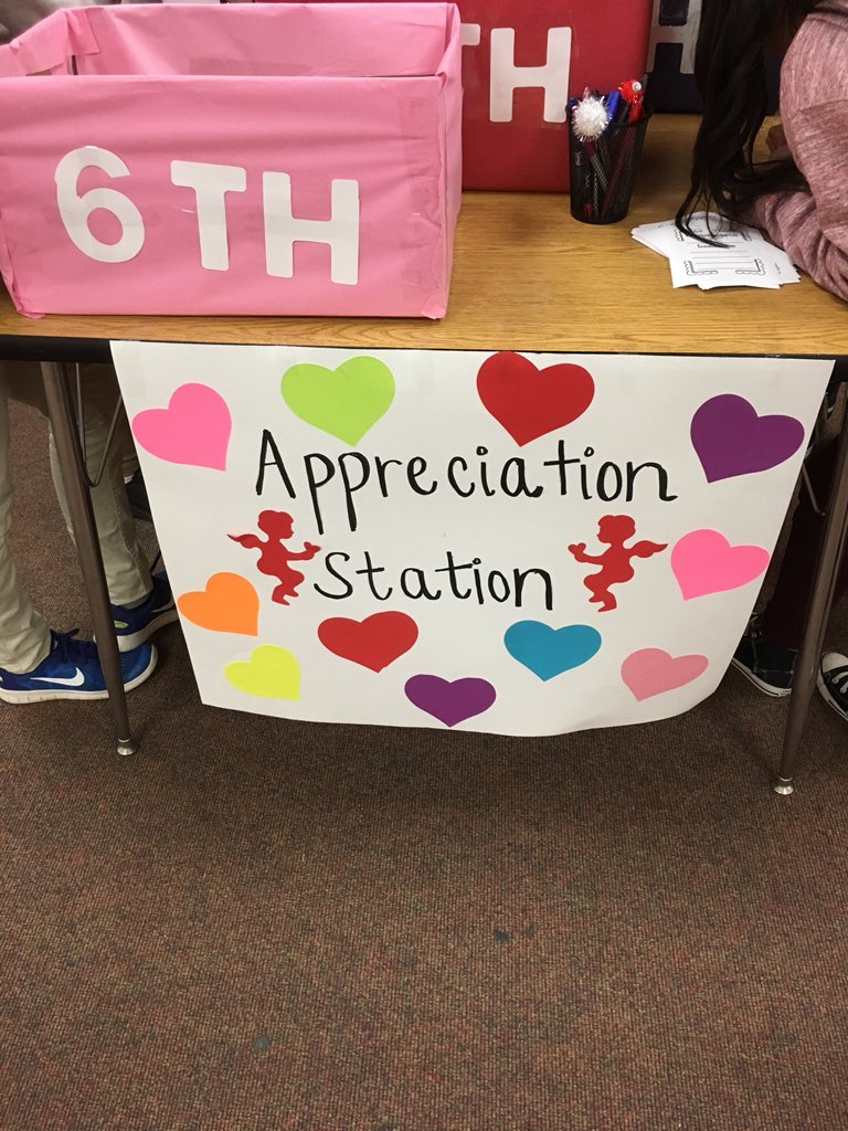 KathrynM101's tweet photo. Check out the #RAKWeek2018 in action with @MiddleGradeMade &amp; @LMS_RAKClub hosting an Appreciation Station! @LexMidSchool @LCSJackets #LMSNewDay #GiveGood #ChooseKind https://t.co/CGGzoUnawd