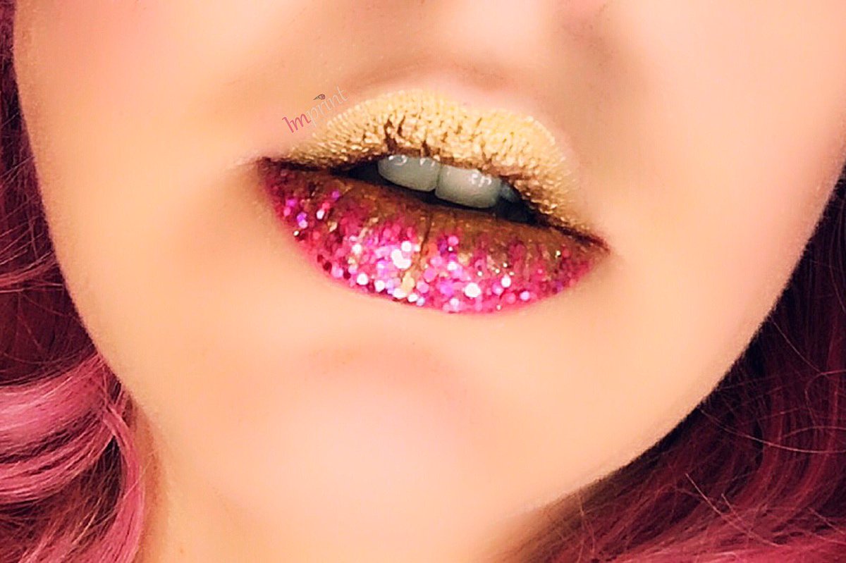 imprintfaceart1's tweet photo. Glitter lips 👄✨ #lipart #lip #glitterlips #liquidgold #mehron #thinkpink #gold #facepaint #follow #ShareTheLove 💓 https://t.co/yVz3L9G4OC