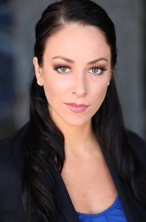 AlexaLowery's tweet photo. New headshots!! Thanks @deidhrafahey https://t.co/AIgVGWIpn2