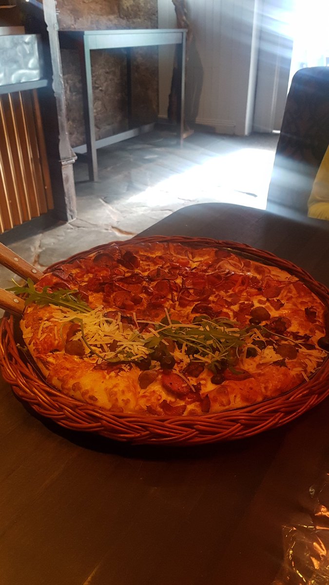 dpomeroy14's tweet photo. @runningdad1988 @UKRunChat @runr_uk @bathhalf It was worth it for the pizza at the end ๐ #halfmarathontraining #bathhalf2018 #marathontraining #manchestermarathon https://t.co/hjIbOZZrX7