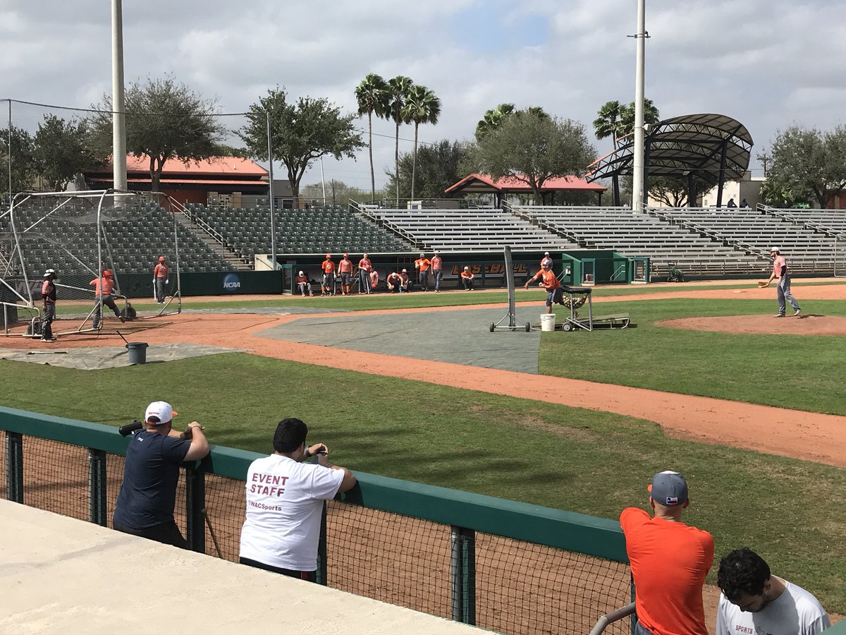 Utrgv Baseball Last Day Of Practice Before The Season Starts Weplayforyou Wacbsb