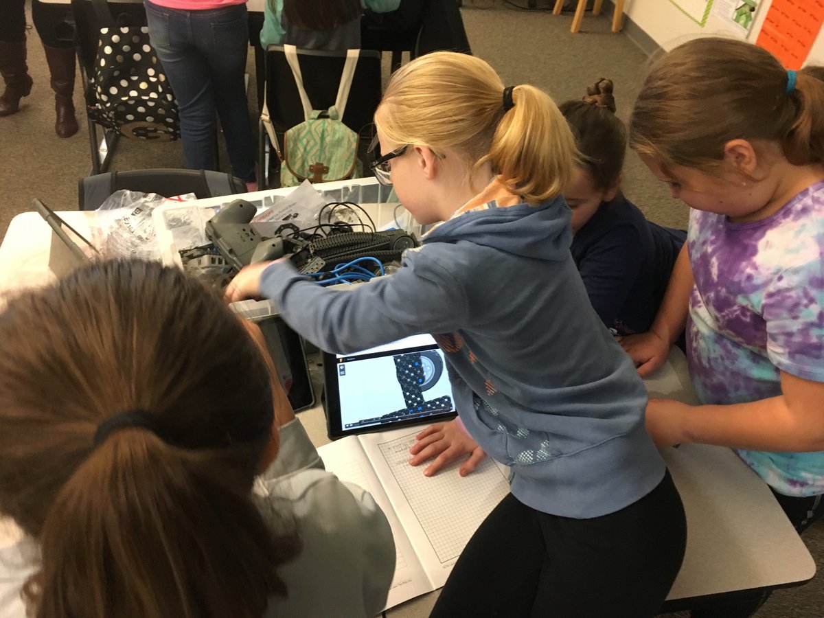 KStinson603's tweet photo. 4th grade engineers study kinetic and potential energy @lombardibears @PLTWorg #bsdstem https://t.co/U98QWDPcIt
