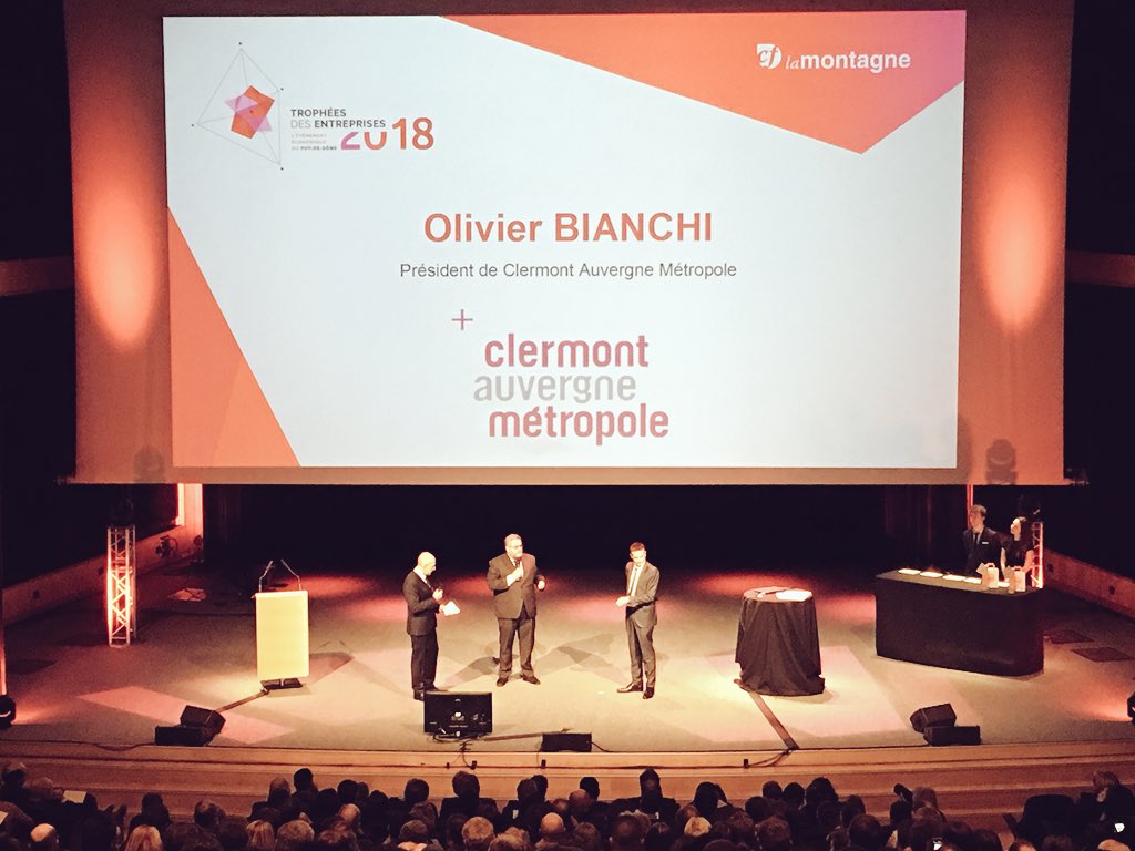 olivierbianchi1's tweet photo. Je remets ce soir le prix "international" dans le cadre des Trophées des entreprises du Puy-de-Dôme, organisé par @lamontagne_fr.

Parce qu'il est essentiel de valoriser les pépites locales qui font rayonner notre territoire à travers le monde. https://t.co/hza0j5mYF8