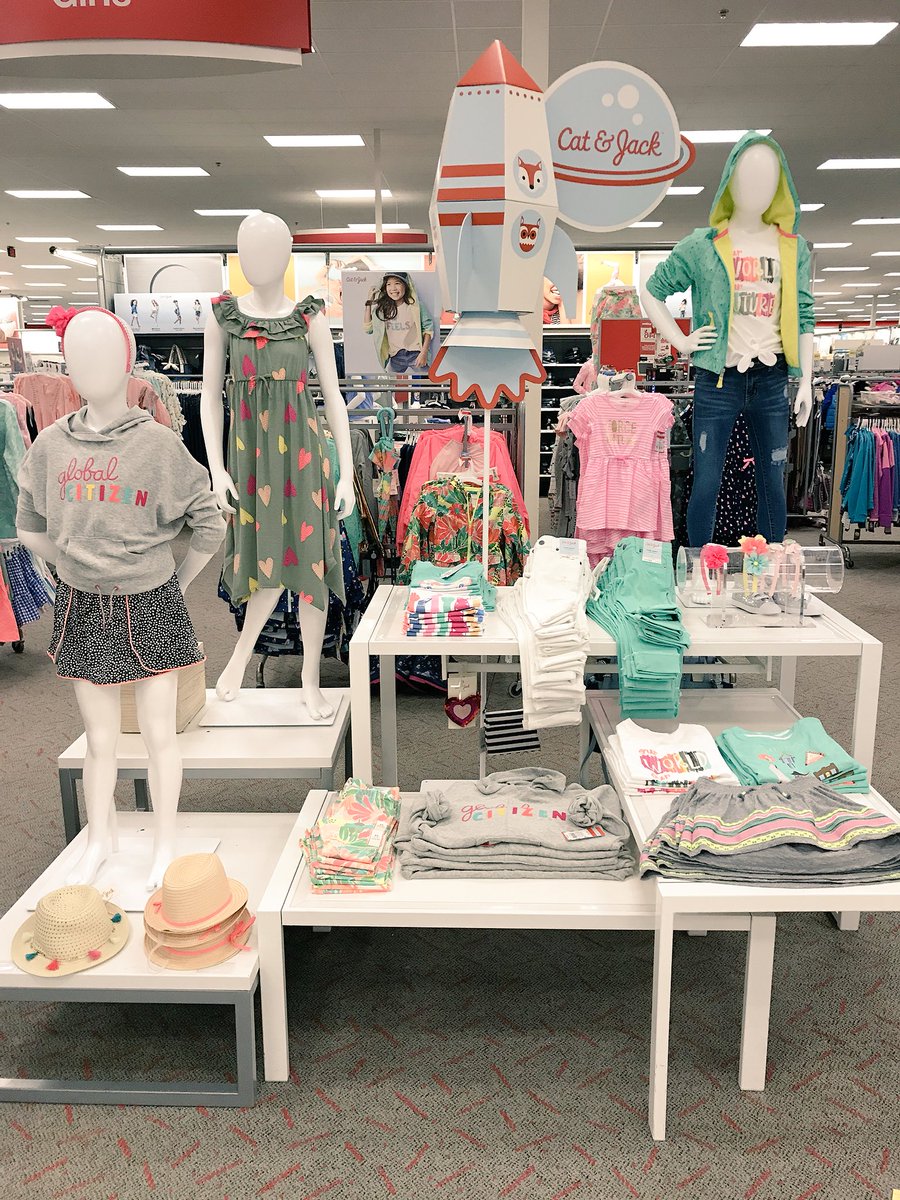 klawder's tweet photo. Post Valentine’s Day refresh in Girls today! #VMGforAV #D117standsforstyle https://t.co/hboXsxyOxW